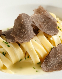 Fettuccine al tartufo: la ricetta della tradizione laziale tra i boschi dei Monti Simbruini